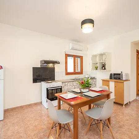 Afroditi - Yellow Apartman Zvoronáta